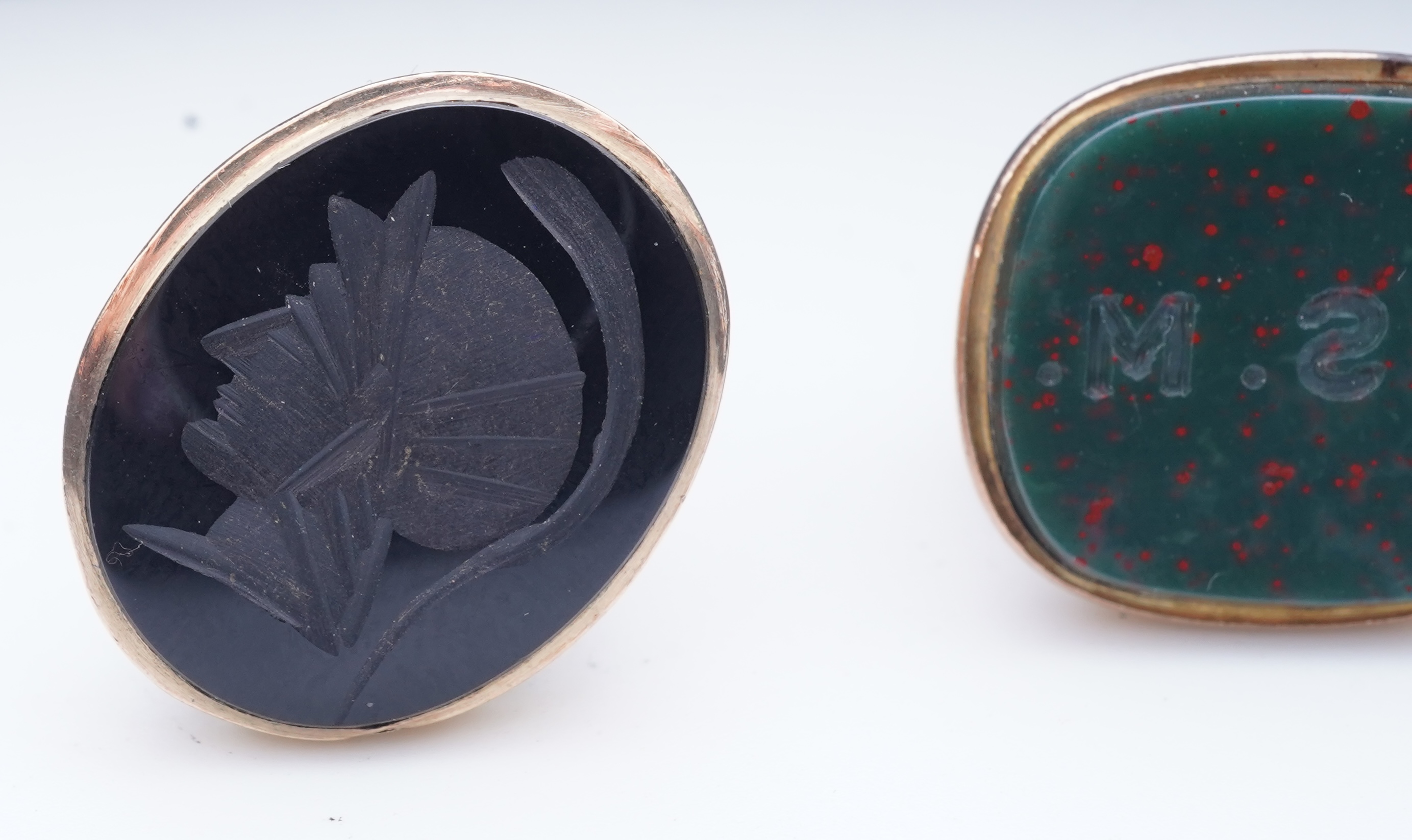 Two gold and hardstone fob seals